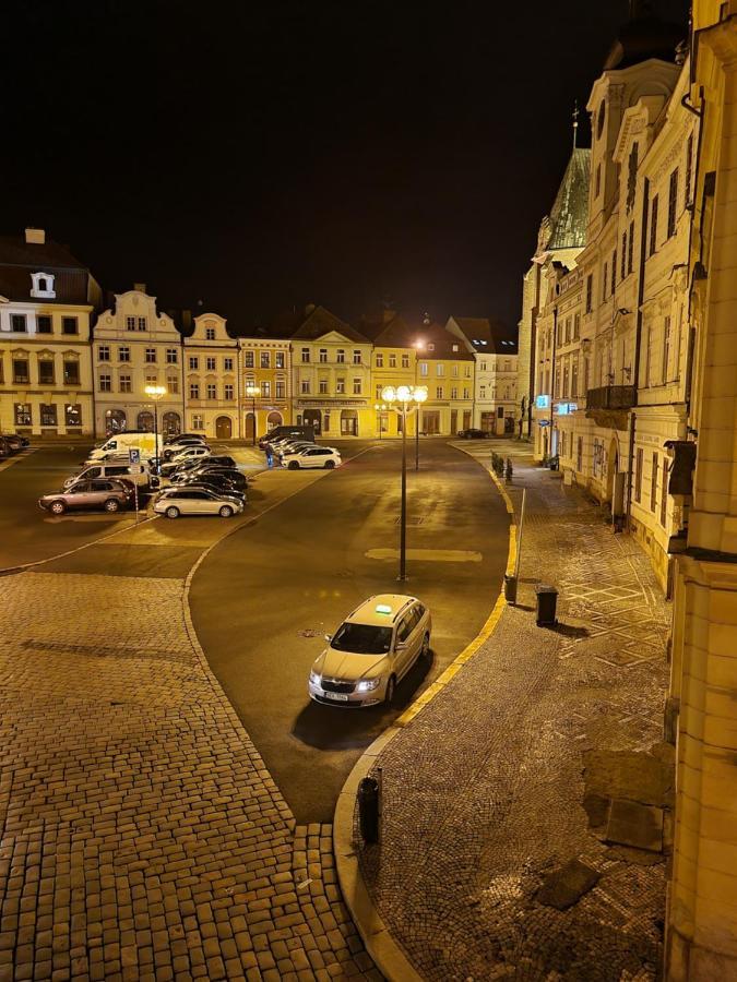 Luxusni Studio Na Velkem Namesti, Wi-Fi, Netflix Hradec Králové Exterior foto