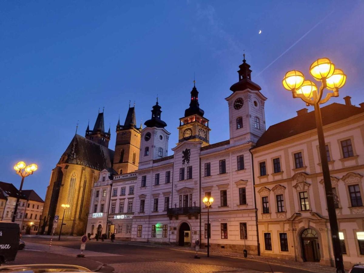 Luxusni Studio Na Velkem Namesti, Wi-Fi, Netflix Hradec Králové Exterior foto